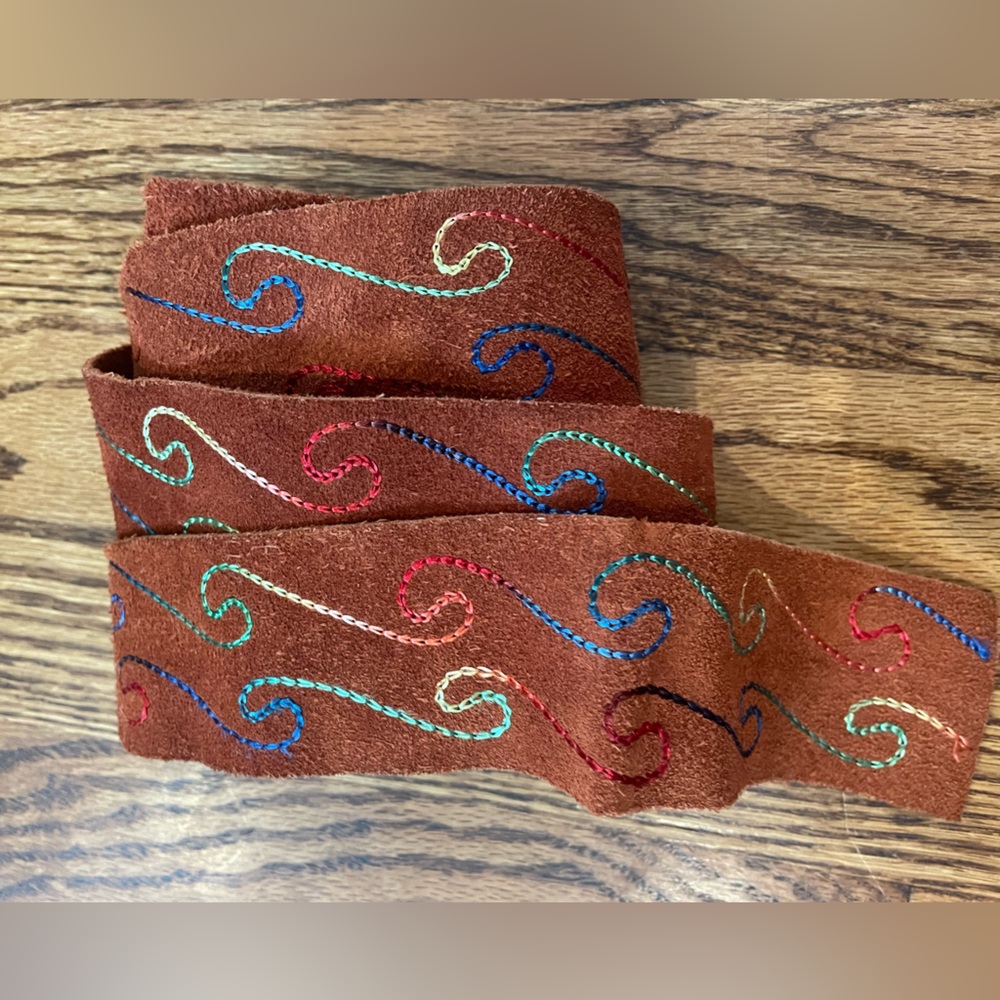 !! Lowest price - Leather belt with colorful stitching!!